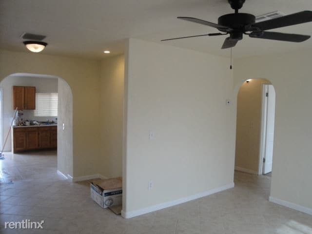 Building Photo - 2 br, 1 bath House - 4231 e paseo grande