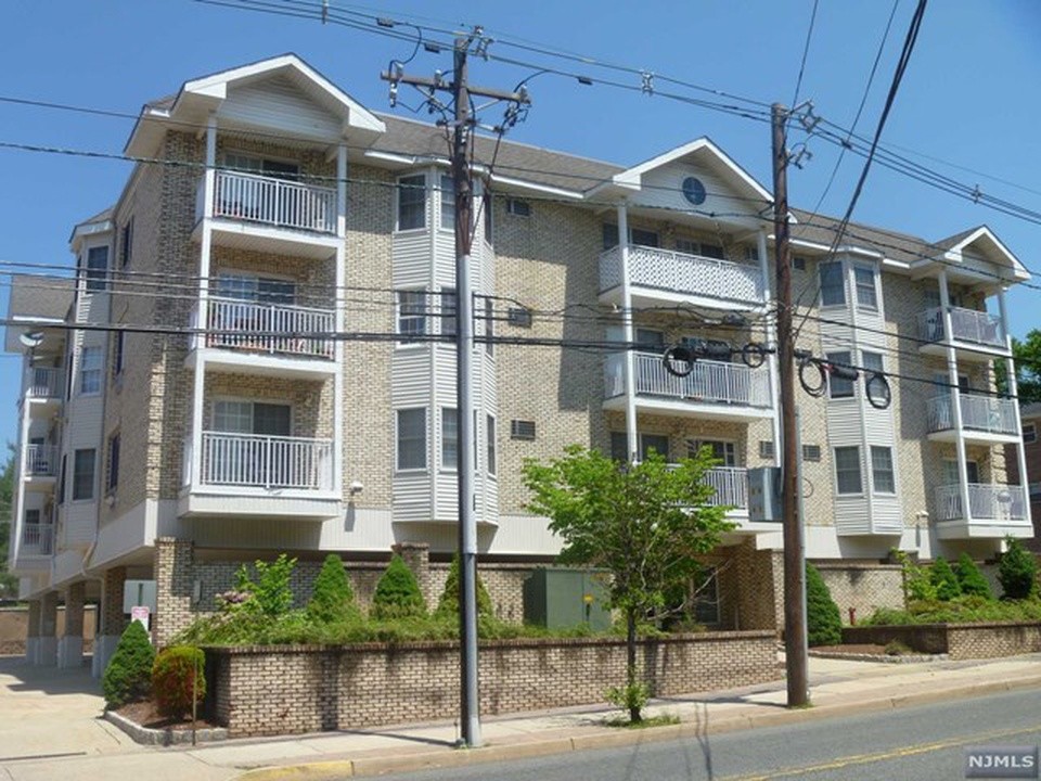 Primary Photo - 420 Passaic St