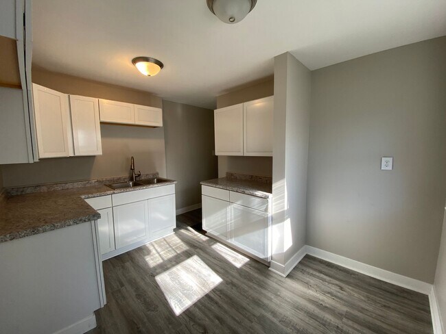 Foto del edificio - 825-827 Carlisle Ave