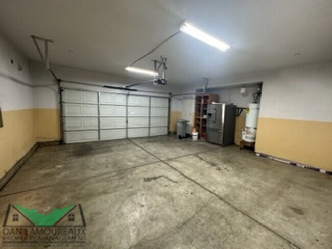 Building Photo - 4 br, 2.5 bath House - 1826 Lowe Dr
