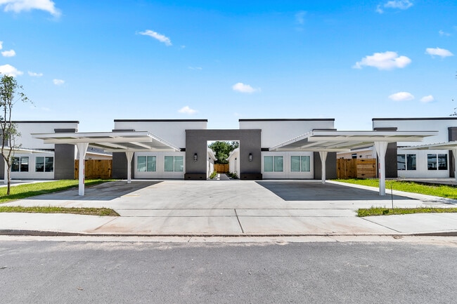 Building Photo - 3506 S Dominique Dr