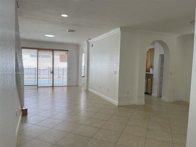 Foto del edificio - 3725 NE 10th St