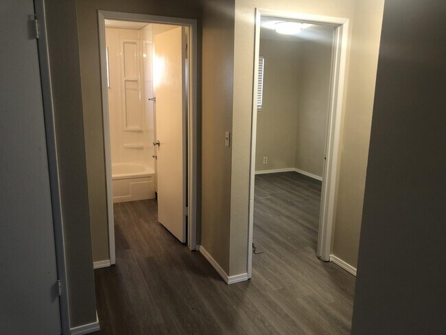 Foto del edificio - 2808 E Everett Ave