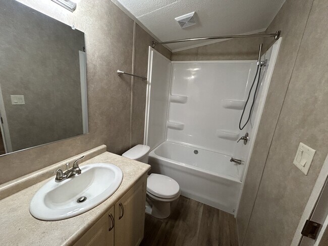 Foto del edificio - 82 Donna Ln