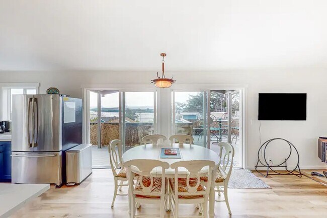 Foto del edificio - Incredible Views with Outdoor Deck