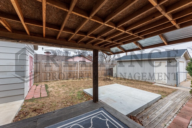 Building Photo - 2210 W Columbine Ln