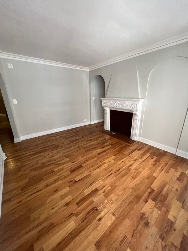 Building Photo - 5042 N Wolcott Ave