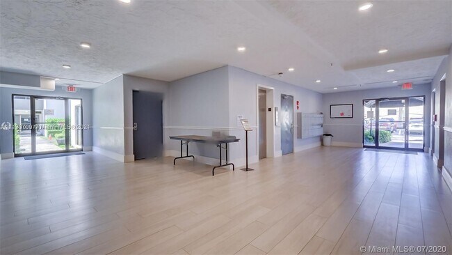 Foto del edificio - 9020 NE 8th Ave