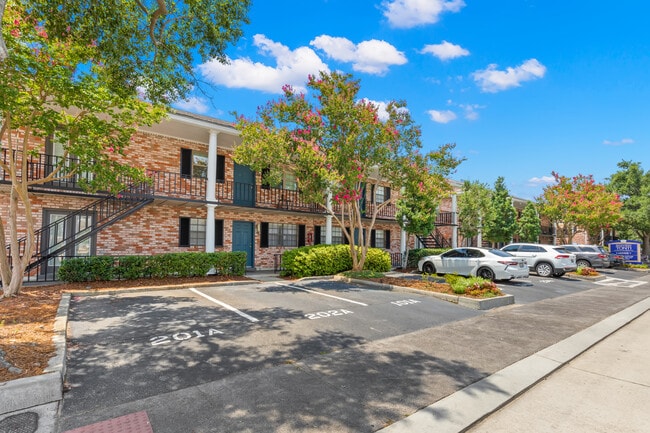 Building Photo - Lakeside V