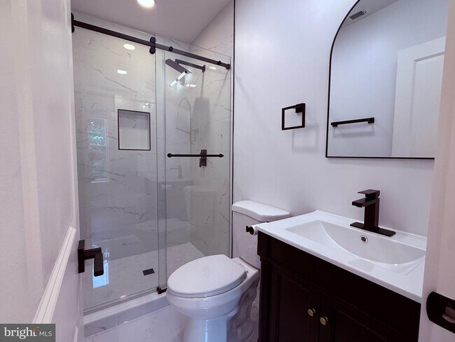 Foto del edificio - 821 4th St NE