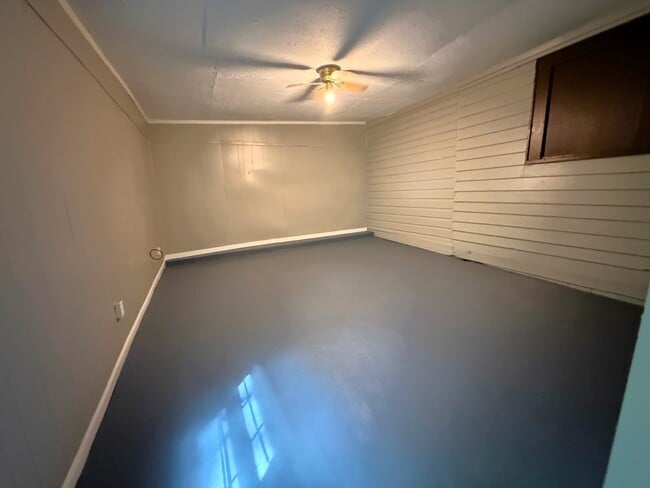 Building Photo - 804 Blue Ridge Dr