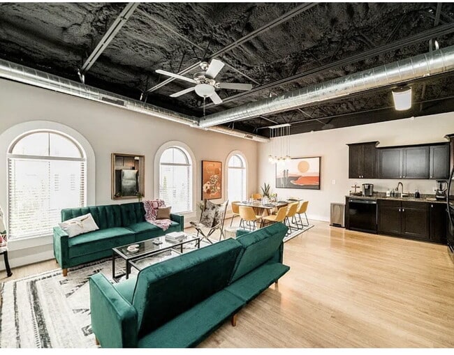 Foto del edificio - Unique 3 bedroom furnished within walking distance to Jameson YMCA in Wyndhurst