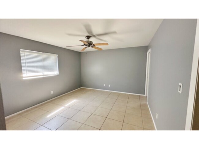 Foto del edificio - Available Now! 3 Bedroom/2 Bath SW Cape Coral