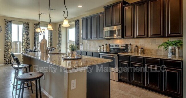 Foto del edificio - 917 Swan Ridge Dr