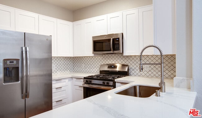 Foto del edificio - 5551 W 6th St