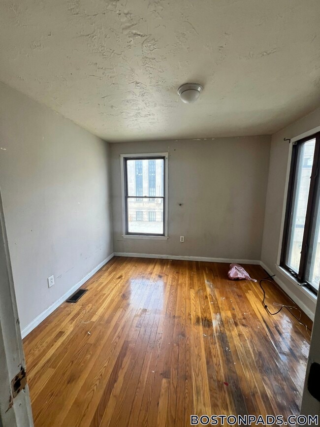 Building Photo - 14 Johnson Ave