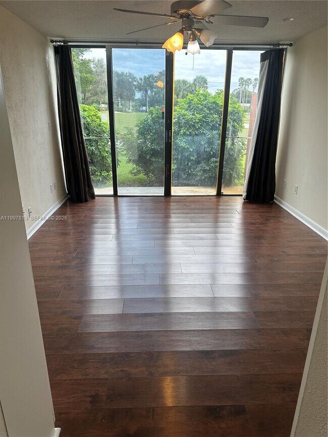 Foto del edificio - 1691 Fairway Rd