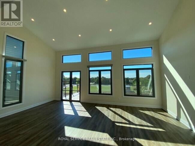 Building Photo - 61 Waywell St