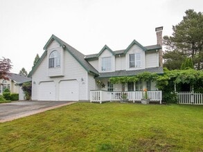 Building Photo - 1810 NE Estate Dr