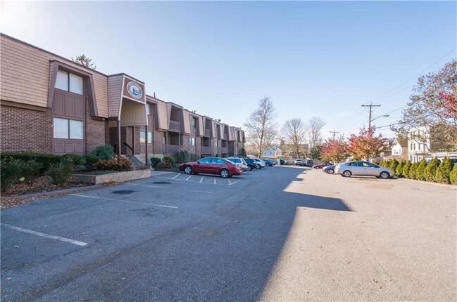 Building Photo - 125 Van Zandt Ave