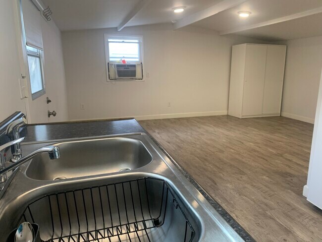 Building Photo - 5649 Stansbury Ave