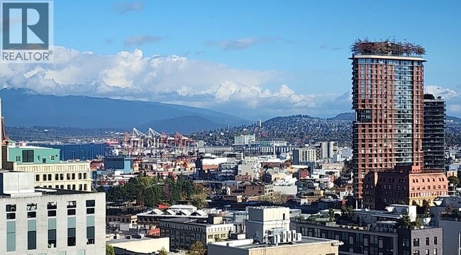 Building Photo - 610 Granville St