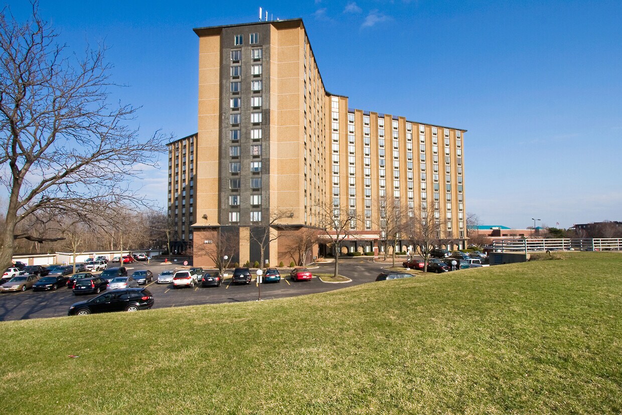 Primary Photo - 1 One Renaissance Pl