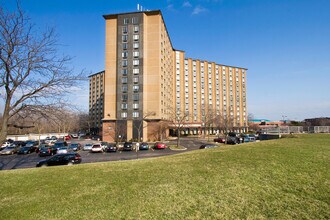 Building Photo - 1 Renaissance Pl