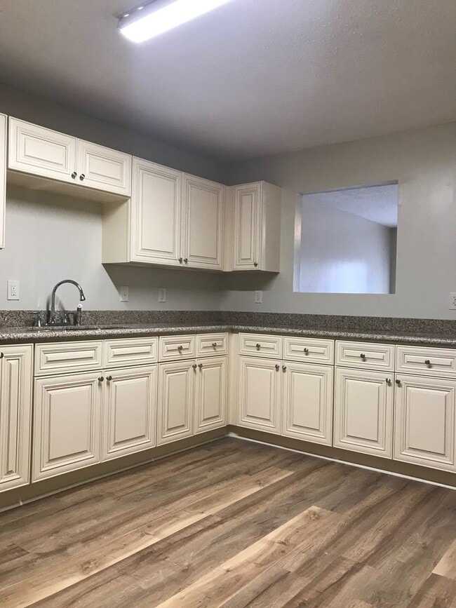 Building Photo - 208 Cantal Dr