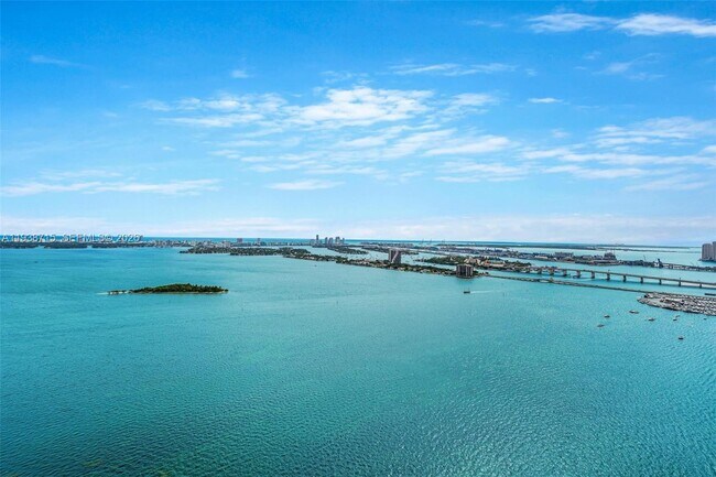 Foto del edificio - 700 NE 24th St