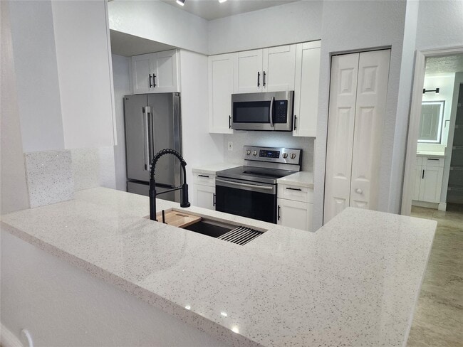 Building Photo - 2549 Centergate Dr