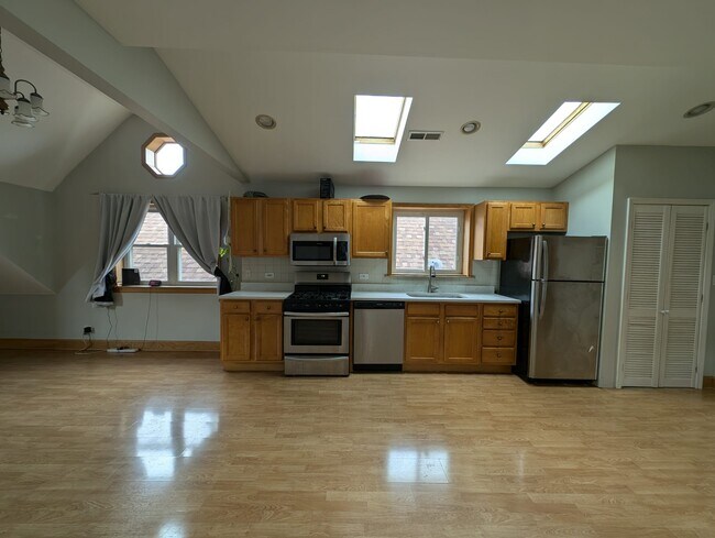 Kitchen - 918 N Mozart St