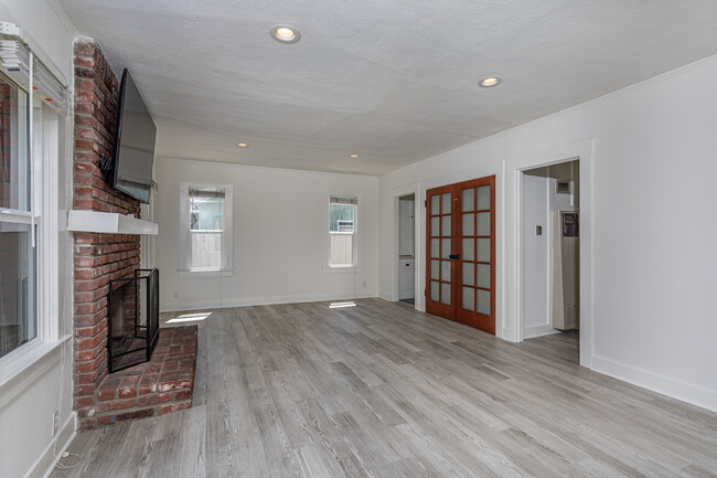 Foto del edificio - 859 N Kenwood St