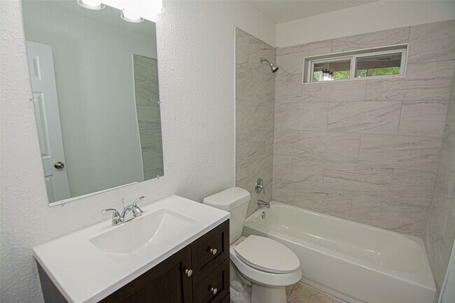 Building Photo - 10815 Ritow St