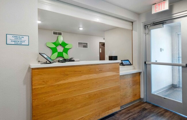 Building Photo - Furnished Studio-Melbourne - West Melbourne