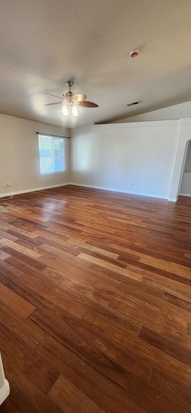 Building Photo - 9810 Manhattan Dr