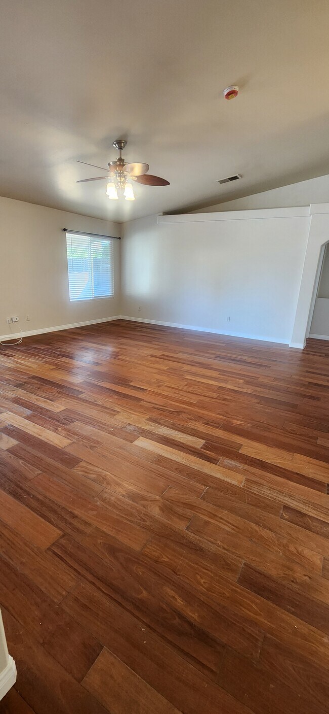 Foto del edificio - 9810 Manhattan Dr