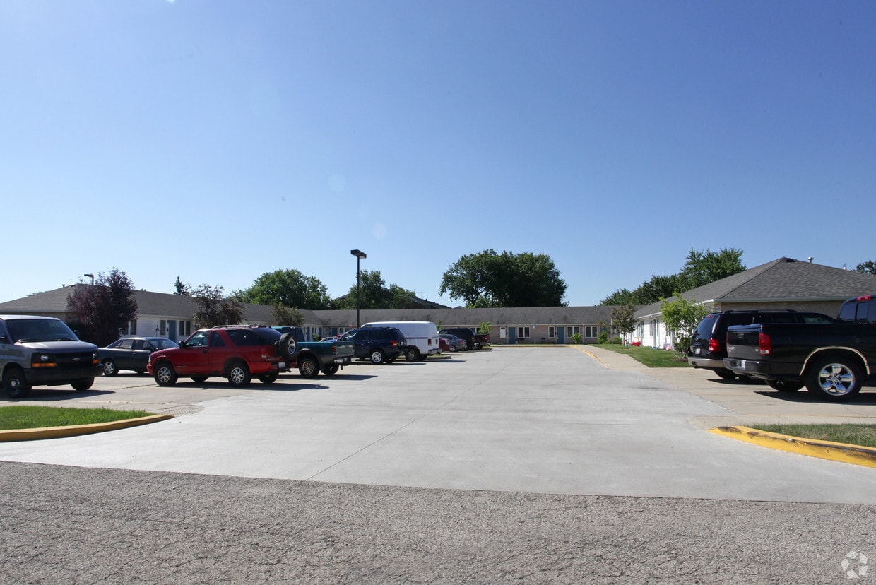 Primary Photo - Indian Court Apartment Homes
