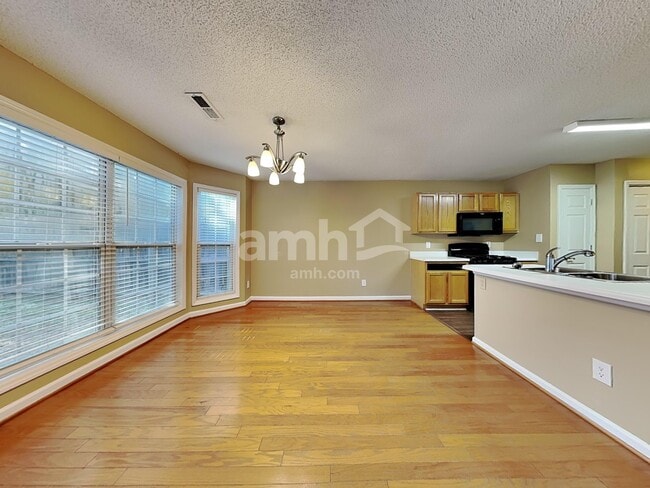 Foto del edificio - 4220 Lake Woodard Dr