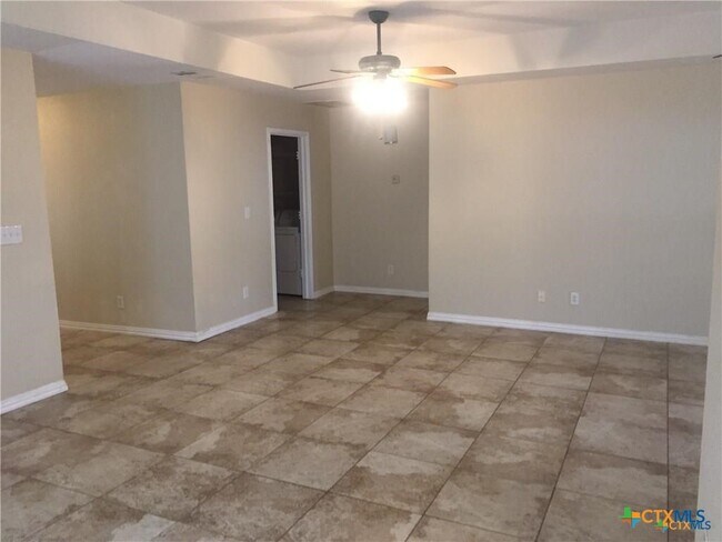 Building Photo - 1140 Hilltop Dr