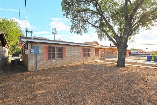 Foto del edificio - 1215 Bustamante St