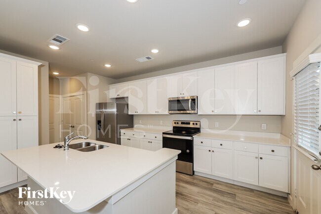 Foto del edificio - 625 Sophia Wy