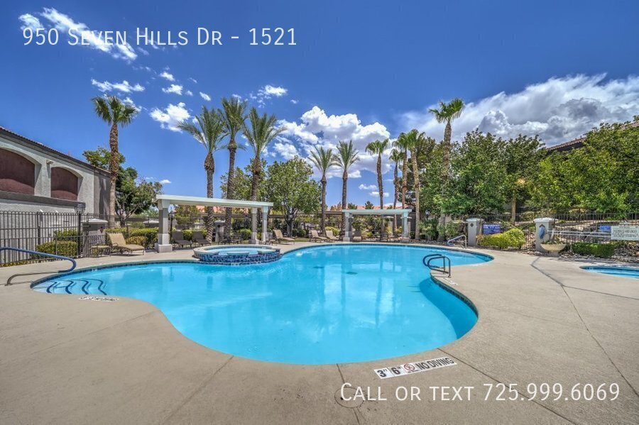 Foto principal - 950 Seven Hills Dr