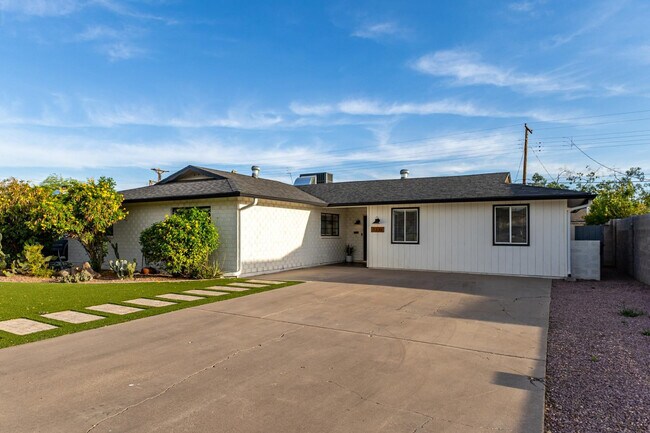 Foto del edificio - 8335 E Weldon Ave