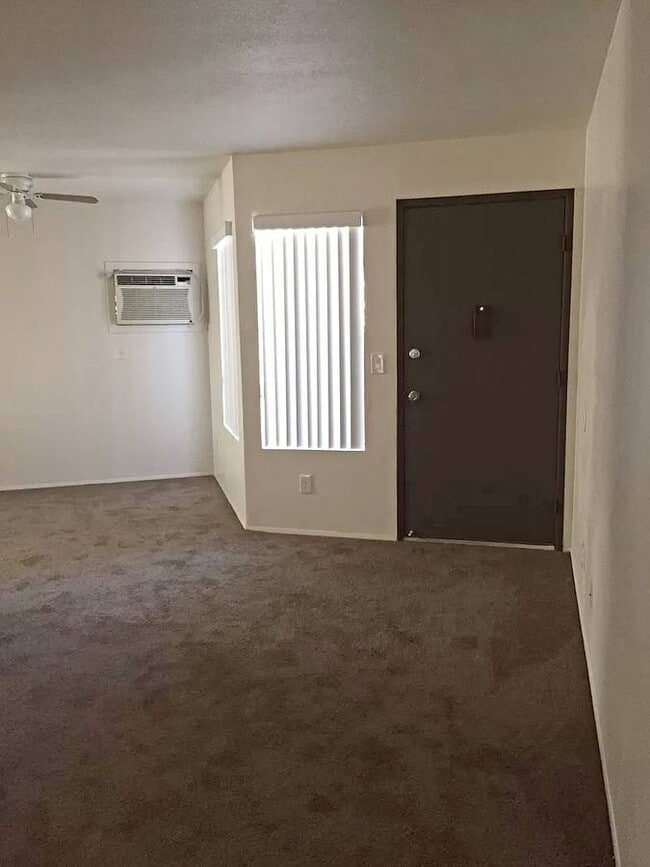 Entry - 3228 44th St