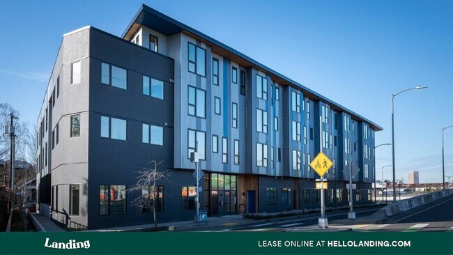 Building Photo - 3255 SE 17th Ave
