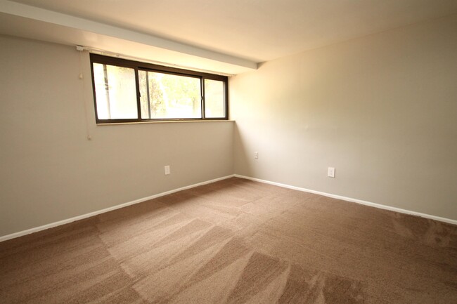 Building Photo - 5540 LIBRARY ROADAPARTMENT 104