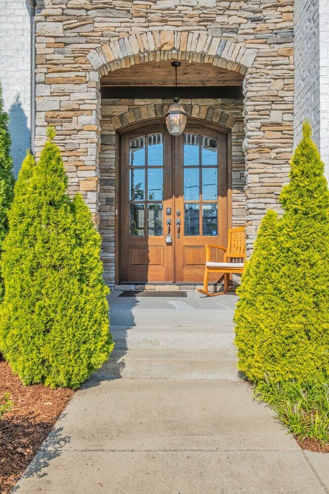 Foto del edificio - Stunning 5BE/4.5BA in the heart of Green H...