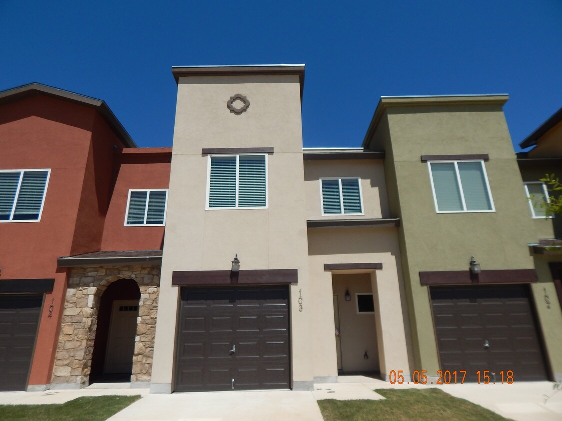 9814 Via Belcara, San Antonio, TX 78240 Townhome Rentals in San