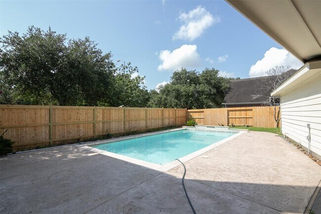 Foto del edificio - 1326 Hathorn Way Dr